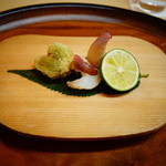 松川 - 【春】ミル貝を軽く炙ったもの、中に白味噌を挟んで揚げた蕗の薹（ふきのとう）を添えて(2015.04.04)