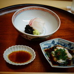 松川 - 【春】淡路島産鯛、右手には鯛の白子の小皿...身肉で包んでお召し上がりください...(2015.04.04)