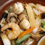 チンタンタン - 五目ラーメンの具材アップ