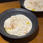 酒場ニホレモ - ■白桃のゴルゴンニョッキ ¥980 (2皿に分けて出してくれました)