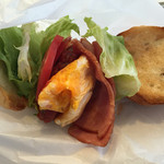 ガレージハウス - 2015年4月初旬  バンズも両面焼かれており、歯応えもあり、また食べたいです。美味しかった。