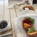 ガレージハウス - 2015年4月初旬  ハワイコーヒー¥300 ライオンコーヒー久し振りでした。香りも良しです。