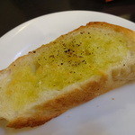 IL FIORE 朱庵 - ガーリックトースト