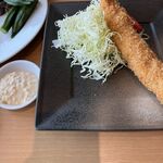 MARUHA RESORT - 料理写真:メインのエビフライ