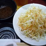 ジンギスカン霧島 - お通し(きゃべつの千切り)ﾁｮﾚｷﾞﾄﾞﾚｯｼﾝｸﾞをかけました。