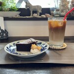 滝のひみつきち - 料理写真:ガトーショコラ 600円
カフェオレ(デザートとセットで-100円) 450円