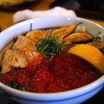 マルトモ水産 鮮魚市場 - 親子丼