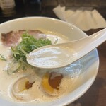 中華蕎麦 葛 - スープの色味
