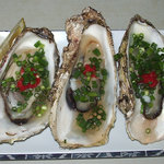 鳥平 - カキ焼き　　ほとんど生！