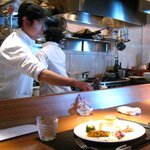 インカメラ コン テラッツァ - 活気ある厨房