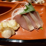 Ando Kafe Sushi Ichi Hon Ten - お刺身　カンパチとホタテ