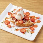 十勝トテッポ工房 - ストロベリークロッフル（カフェ）