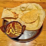 明和ナンカレーハウス - 料理写真:Aセット(チキンカレーとプレーンナン)