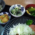 味真野茶屋 - あじわいランチのお惣菜とお味噌汁