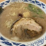 九州らーめん 亀王 - ラーメン