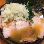 ラーメン 末廣家 - チャーシュー麺 固め750円 玉ねぎ80円
      
      家系美味い！そして食べてはいけない夜の時間帯はさらに美味い！
      
      2015年57杯目