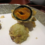 天雅 - 海苔で巻いた天ぷらの下には芽キャベツが。