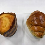 サリュー - 料理写真:バナナマフィン 280円、ほうれん草バターロール 100円（いずれも税込）