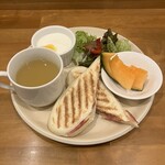 fruit cafe Saita!Saita! - 日替わりのベーコンサンド。