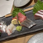 寿司 なかご - お造り5種盛り合わせ（平あじ、鯛、中トロ、鰆、間八）1人前1,298円※写真は3人前