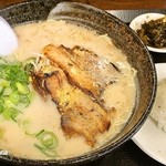 一燈 - ラーメン600円　昼はおにぎり無料。＆無料の高菜。