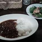 MIJ - ハヤシライスとミニサラダが通常800円ですが、ランチパスポートで500円です。
      