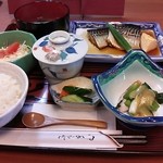 Oyaji Shokudou Umi No Meshi - サバ煮定食
                      サラダや茶碗蒸しが付いてかなり豪華です