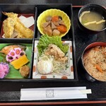かづきケータリングサービス - 彩り炊き込みご飯幕の内御膳1300円