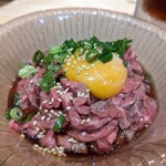 鉄板焼肉 うちだ - タレや黄身を混ぜ混ぜしてウマー♪