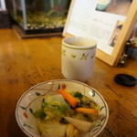 丸竹食堂 - お茶受けの漬物。