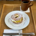 喫茶室 KOHORO - メロンのリングシューセット(1,480円)
ホットコーヒー付き