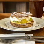 喫茶室 KOHORO - メロンのリングシューセット(1,480円)
ホットコーヒー付き