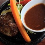 Sato Biyori - ラム肉、牛肉合挽きハンバーグ、1750円です。