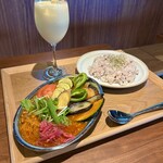 駅前本格カレー Kurred - 夏野菜カレー・マンゴーラッシー