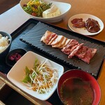焼肉蔵 - 料理写真:これだけ頼んでも2000円！