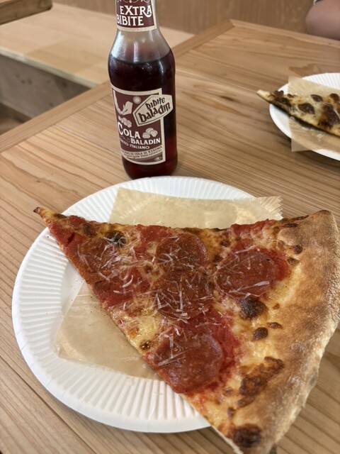 Hughes Pizza Parkside店 （ヒューズピザ） - 本町/ピザ | 食べログ