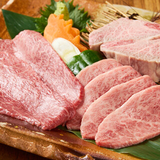 炭火で引き出す松阪牛の贅沢な味わい。希少部位もラインナップ