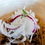 ラーメン サンガ - 【メキシコっぽいまぜそば】のまぜそばのオニオンスライス