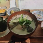 aruhi_morinonaka - 定食。豆腐豚汁と天むすにしました。豚汁は汁は美味しいものの豚さん臭みあってのが残念