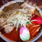 らい久 - ただの味噌ラーメンなのに、真っ赤。