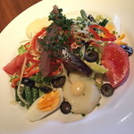 ラ・ピッチョリー・ドゥ・ルル - ランチコース（２，０００円＋税）の前菜「ニース風サラダ」（コース価格に＋３００円＋税）２０１５年３月