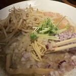 金沢濃厚煮干豚骨 伊乃心 - 