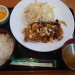 錦秋湖サービスエリア - 白金豚のトンテキ定食。美味しい。