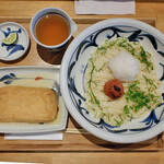 讃岐うどん みやの家 - 料理写真:梅おろしぶっかけｗｉｔｈきつね揚げ