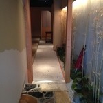 御料理 堀川 - 坪庭のあるエントランス