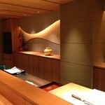 御料理 堀川 - カウンター内の厨房、右手に本格的な厨房あり