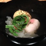 御料理 堀川 - 椀物 (海老真丈・あさり入桜餅・白キクラゲ・こごみ・木の芽)