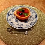 御料理 堀川 - デザート (イチゴ・若桃・黒豆・デコポンのゼリー)