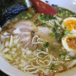 丸千製麺 - とと（魚）味・豚叉焼・味玉入り＝15年4月