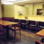 町田 夢櫻 - テーブル席とカウンター席